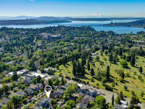 5521 34th Avenue NE Seattle WA 98105