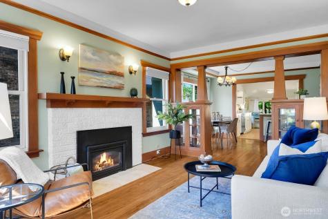 5521 34th Avenue NE Seattle WA 98105