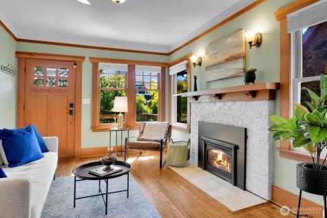 5521 34th Avenue NE Seattle WA 98105