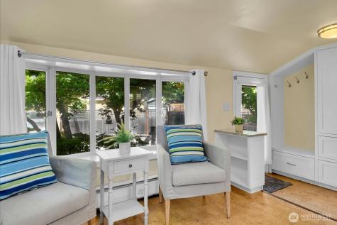 5521 34th Avenue NE Seattle WA 98105