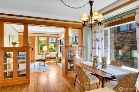 5521 34th Avenue NE Seattle WA 98105