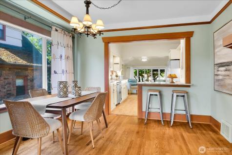 5521 34th Avenue NE Seattle WA 98105
