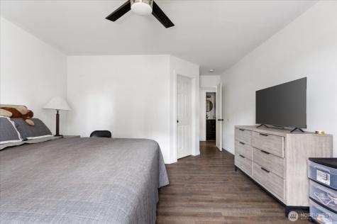 1853 SW Olive Street Oak Harbor WA 98277