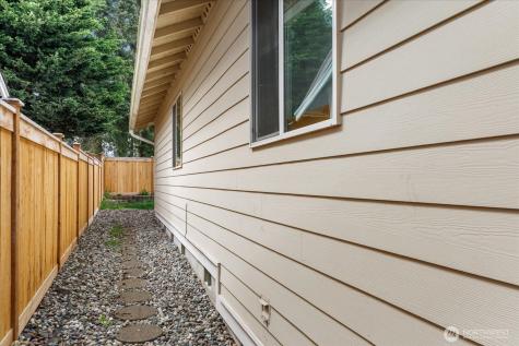 1853 SW Olive Street Oak Harbor WA 98277