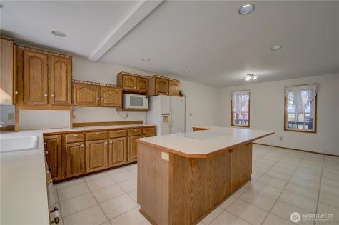 34009 Territory Road Oysterville WA 98641