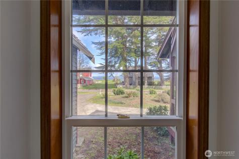 34009 Territory Road Oysterville WA 98641
