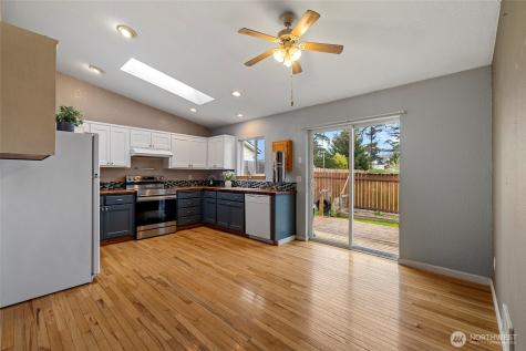 942 Walker Avenue Oak Harbor WA 98277
