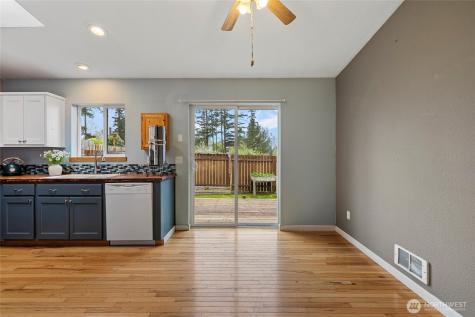 942 Walker Avenue Oak Harbor WA 98277
