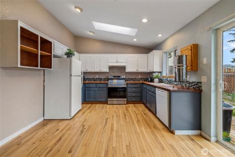 942 Walker Avenue Oak Harbor WA 98277