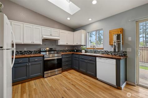 942 Walker Avenue Oak Harbor WA 98277