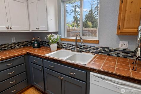 942 Walker Avenue Oak Harbor WA 98277