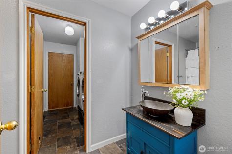 942 Walker Avenue Oak Harbor WA 98277