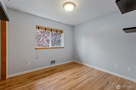 942 Walker Avenue Oak Harbor WA 98277