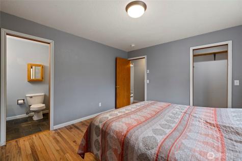 942 Walker Avenue Oak Harbor WA 98277