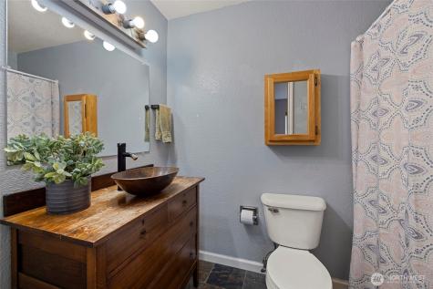 942 Walker Avenue Oak Harbor WA 98277