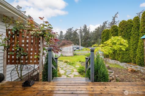 942 Walker Avenue Oak Harbor WA 98277
