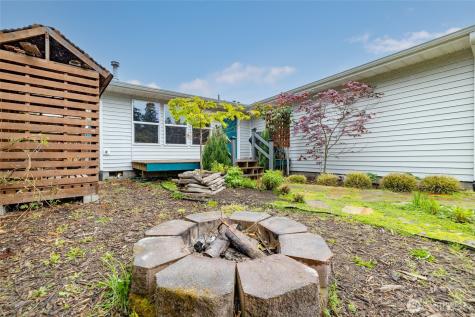 942 Walker Avenue Oak Harbor WA 98277