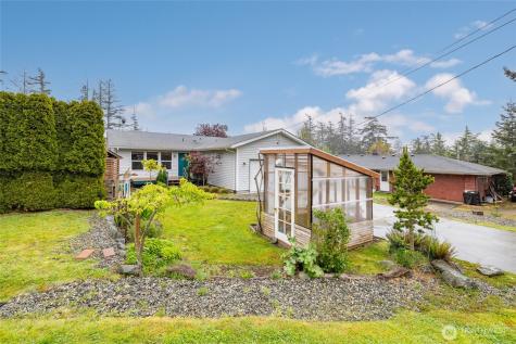 942 Walker Avenue Oak Harbor WA 98277