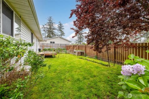942 Walker Avenue Oak Harbor WA 98277