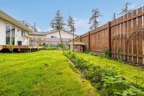 942 Walker Avenue Oak Harbor WA 98277
