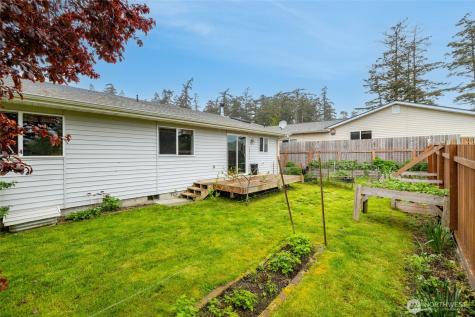 942 Walker Avenue Oak Harbor WA 98277