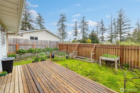 942 Walker Avenue Oak Harbor WA 98277