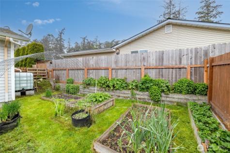 942 Walker Avenue Oak Harbor WA 98277