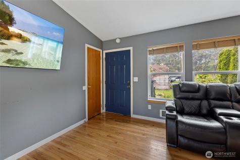 942 Walker Avenue Oak Harbor WA 98277