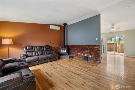 942 Walker Avenue Oak Harbor WA 98277