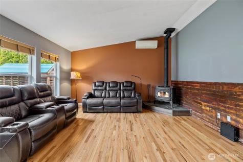 942 Walker Avenue Oak Harbor WA 98277