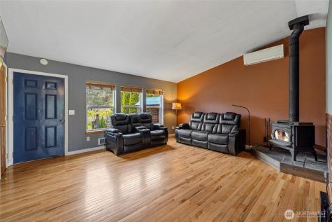 942 Walker Avenue Oak Harbor WA 98277