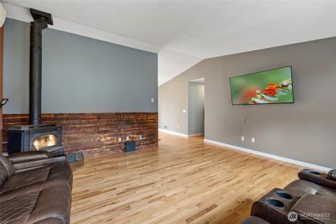 942 Walker Avenue Oak Harbor WA 98277