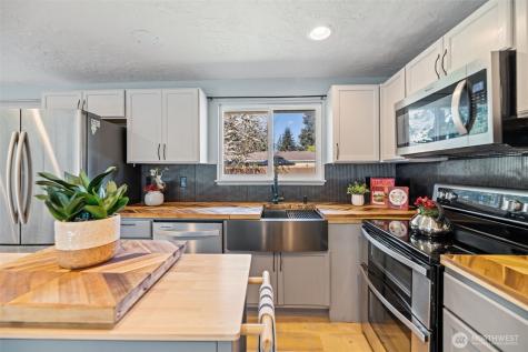 16020 70th Avenue E Puyallup WA 98375