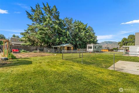 2509 NW Boston Avenue East Wenatchee WA 98802