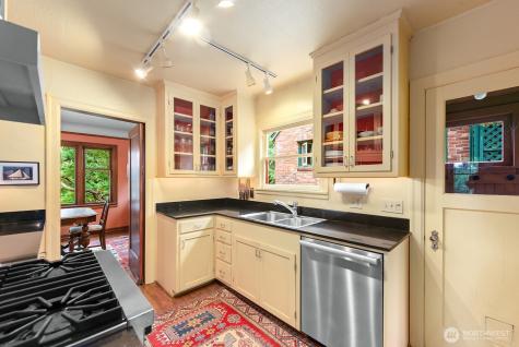 1226 25th Avenue E Seattle WA 98112