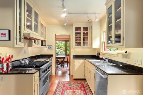 1226 25th Avenue E Seattle WA 98112