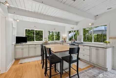 15715 249 Avenue SE Issaquah WA 98027