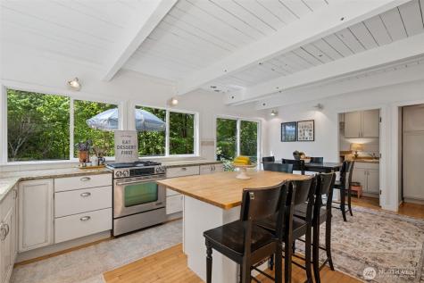 15715 249 Avenue SE Issaquah WA 98027