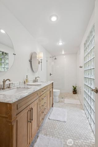 15715 249 Avenue SE Issaquah WA 98027