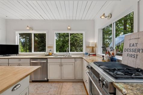 15715 249 Avenue SE Issaquah WA 98027