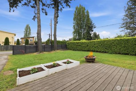 1651 SW 114th Street Seattle WA 98146