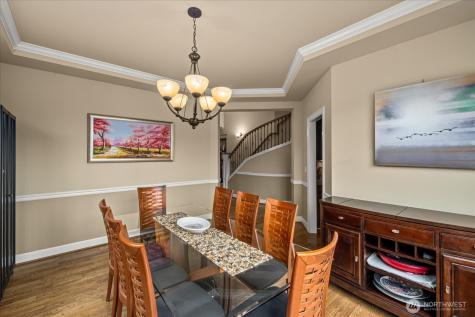 215 Ilwaco Place SE Renton WA 98059