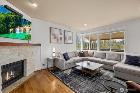 215 Ilwaco Place SE Renton WA 98059