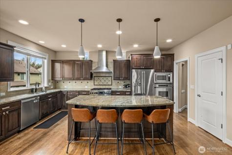 215 Ilwaco Place SE Renton WA 98059