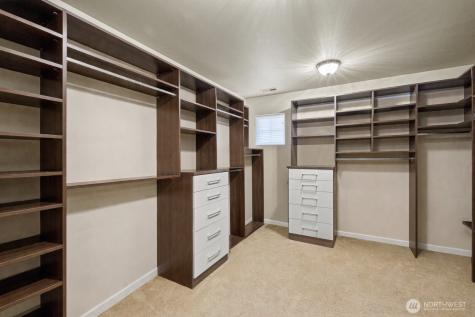 215 Ilwaco Place SE Renton WA 98059