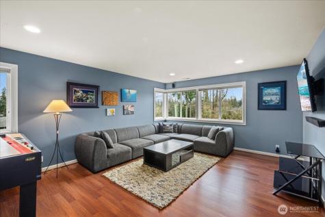 215 Ilwaco Place SE Renton WA 98059