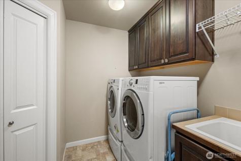 215 Ilwaco Place SE Renton WA 98059