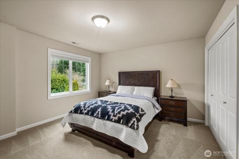 215 Ilwaco Place SE Renton WA 98059