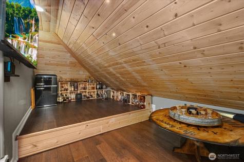 215 Ilwaco Place SE Renton WA 98059