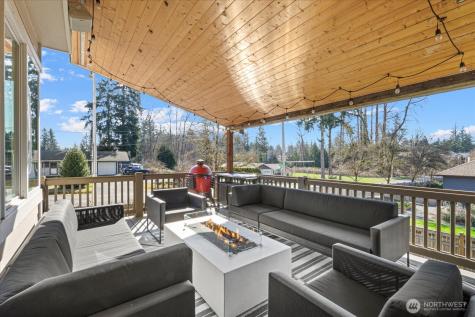 215 Ilwaco Place SE Renton WA 98059